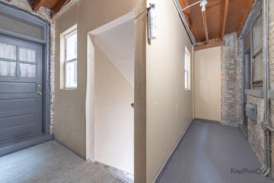 More Photos Of 2250-2258 W Rosemont Ave, Chicago Apartments For Sale