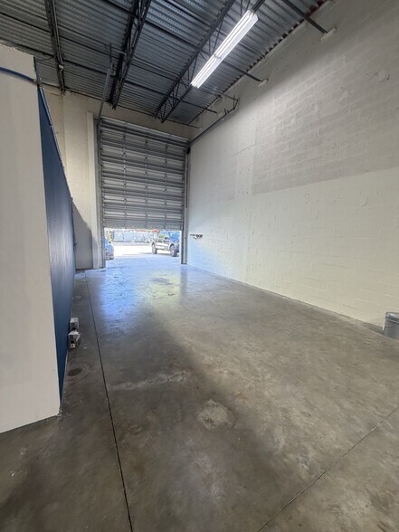 More Photos Of 2821 SW 23rd Ter, Fort Lauderdale Warehouse For Lease