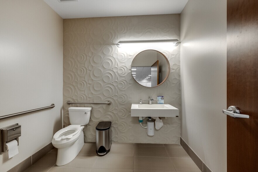 More Photos Of 1050 Satcom Ln, Melbourne Office For Sale