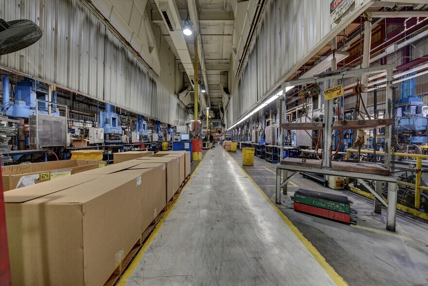 More Photos Of 1901 Longwood Dr, Brenham Manufacturing For Sale