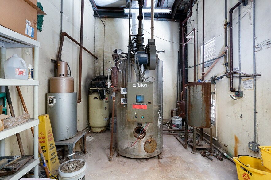 More Photos Of 9262 Culebra Rd, San Antonio Storefront Retail Office For Sale