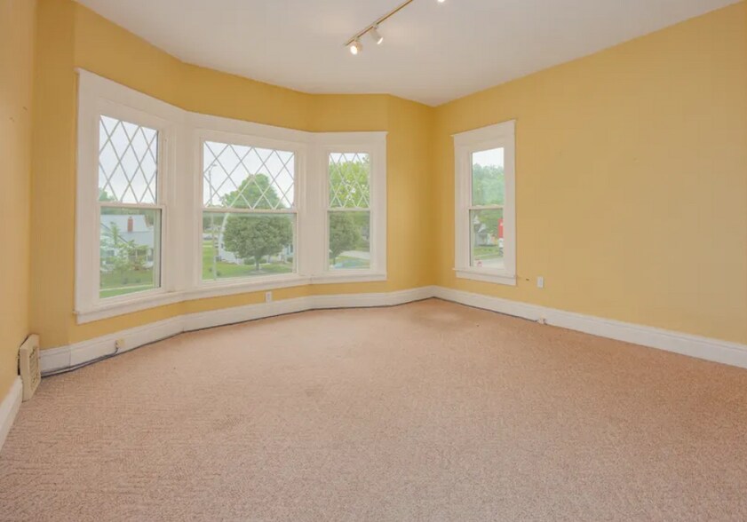 More Photos Of 1015 W Main St, Salem General Retail For Sale