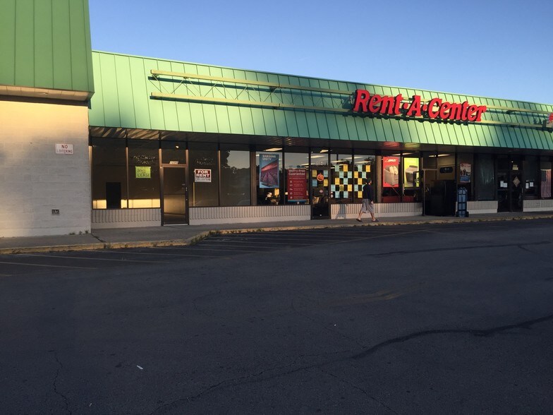 More Photos Of 1088-1100 N High St, Hillsboro General Retail For Lease