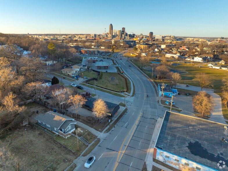 More Photos Of 1964 Indianola Ave, Des Moines Office For Sale