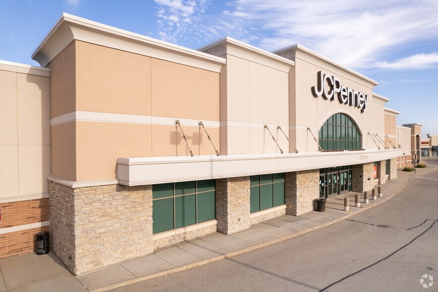 More Photos Of 2940 Commerce Dr, Johnsburg Department Store For Sale