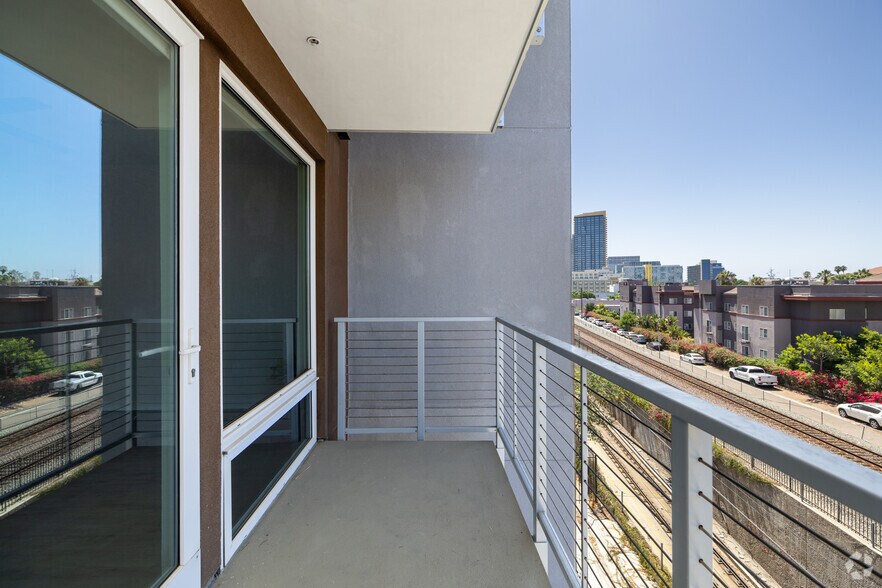 More Photos Of 1980 Kettner Blvd, San Diego Apartments For Lease