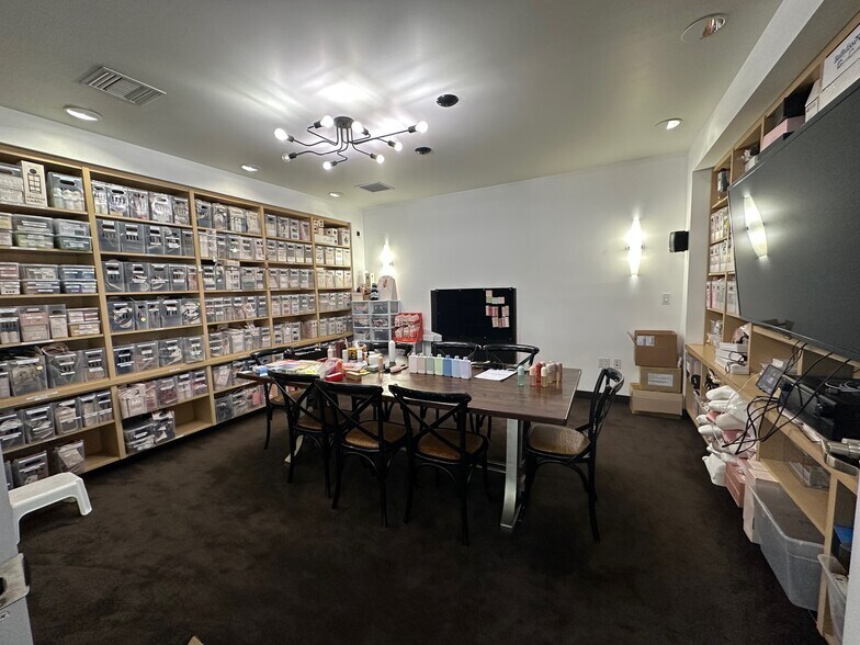 More Photos Of 5301 Rosewood Ave, Los Angeles Office For Lease