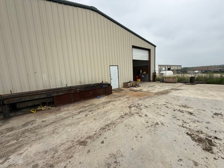 More Photos Of 115 Wyoming Blvd, Pleasanton Warehouse For Lease
