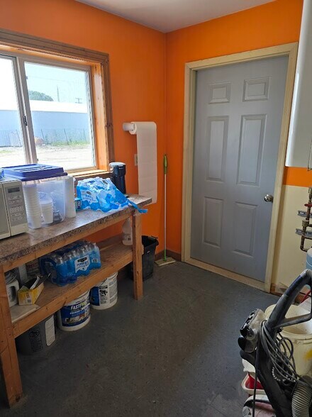 More Photos Of 808 W Walnut St, Fairbury Industrial For Sale