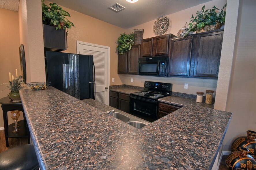 More Photos Of 2521 Robert Wynn St, El Paso Apartments For Sale