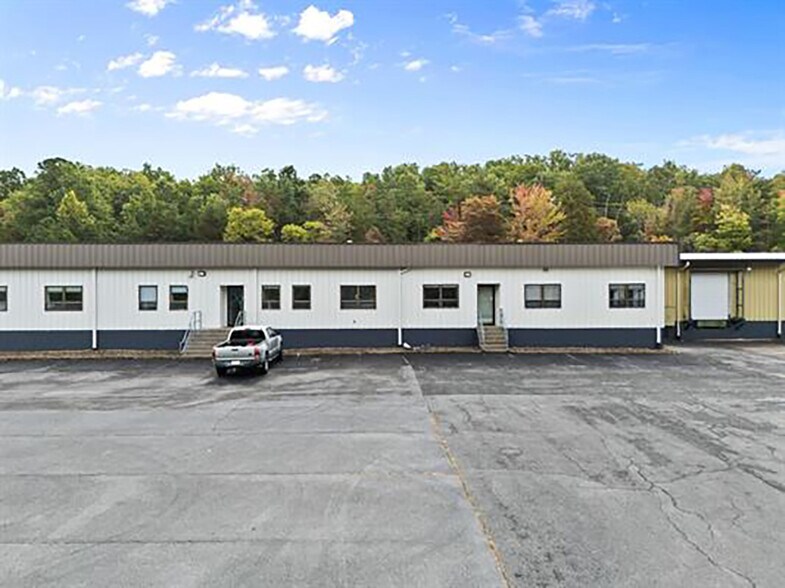 More Photos Of 2000 S Delphine Ave, Lyndhurst Warehouse For Lease
