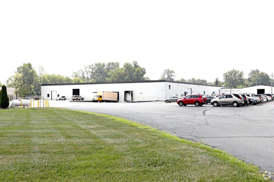 More Photos Of 1955 Stephenson Hwy, Troy Manufacturing For Sale