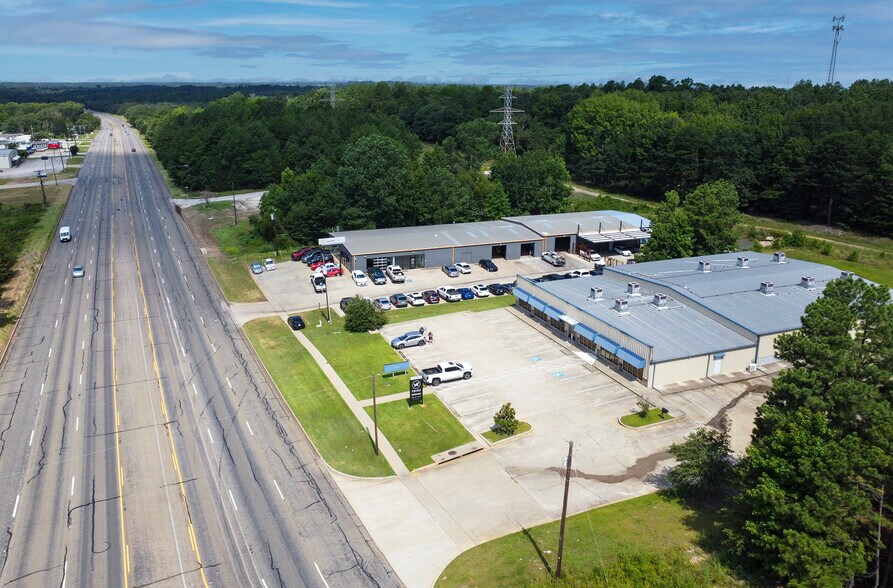More Photos Of 4285 Hwy 31 W, Tyler Showroom For Lease