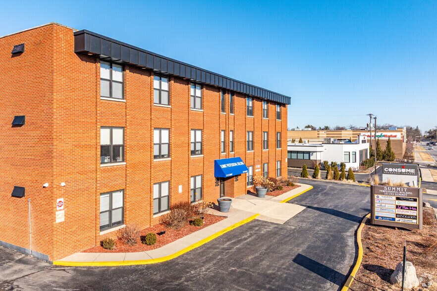 Primary Photo Of 1S132 Summit Ave, Oakbrook Terrace Medical For Lease