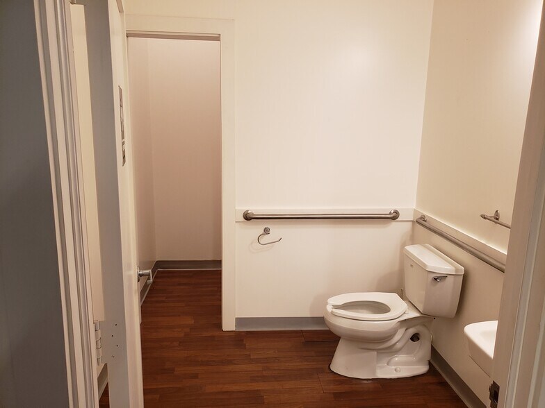 More Photos Of 3059-3061 SE Monroe St, Stuart Warehouse For Lease