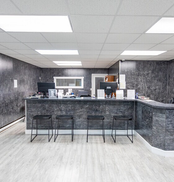 More Photos Of 32009 S Fraser Way, Abbotsford Storefront For Sale