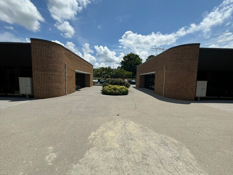 More Photos Of 9051 Executive Park Dr, Knoxville Office For Sale