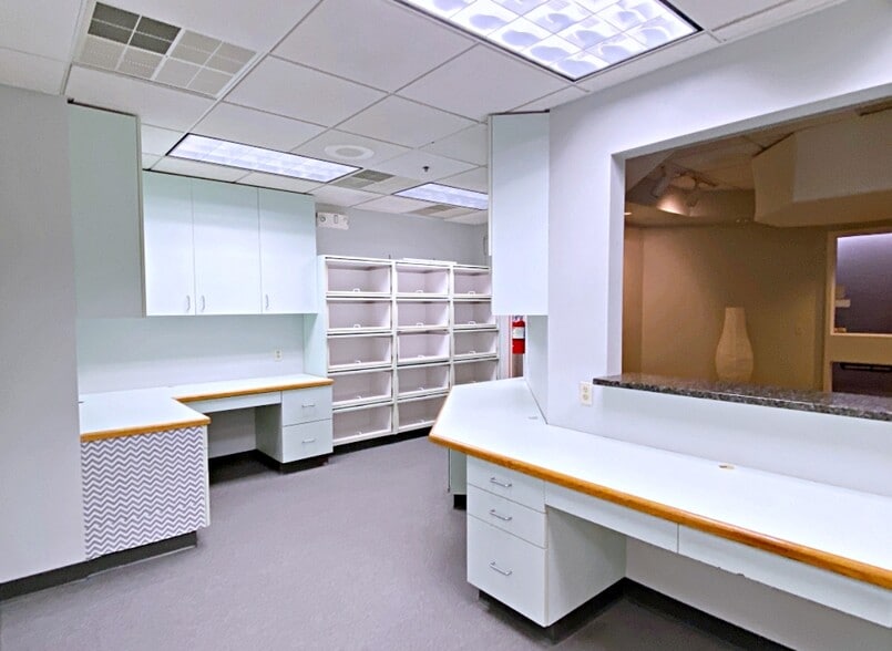 More Photos Of 3 Woodland Rd, Stoneham Medical For Sale