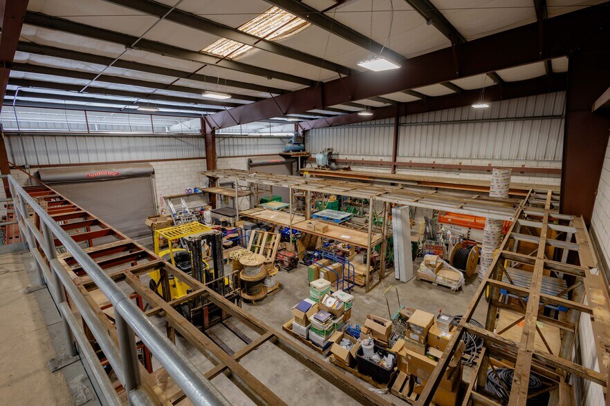 More Photos Of 99-1392 Koaha Pl, Honolulu Warehouse For Sale