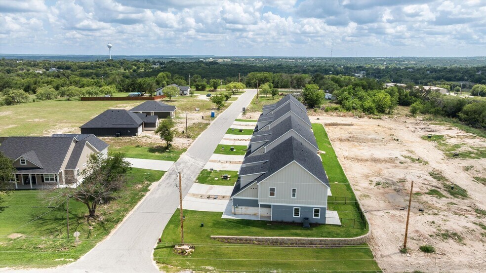 More Photos Of 710 N Sycamore St, Hico Apartments For Sale
