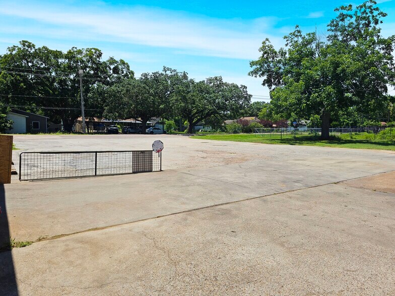 More Photos Of 508 Cedar Bayou Rd, Baytown Warehouse For Sale