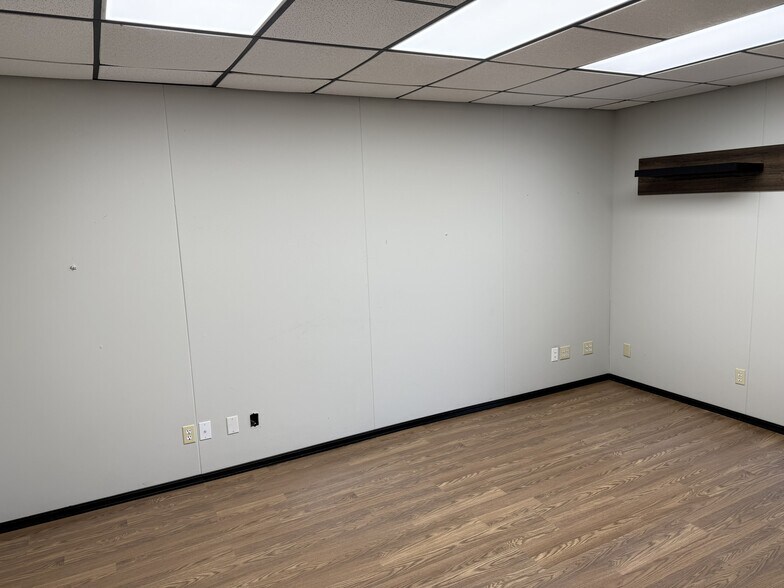 More Photos Of 1302 Jackson St, Fort Smith Industrial For Lease