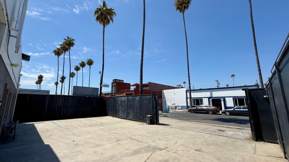 More Photos Of 14768 Calvert St, Van Nuys Warehouse For Sale