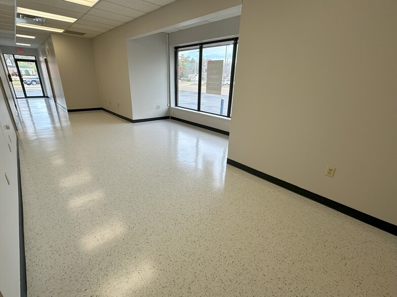 More Photos Of 1341 N Highland Ave, Jackson Office For Sale