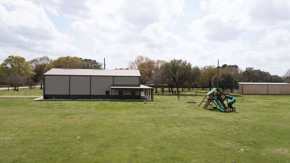 More Photos Of 10711 Hidden Lake Ln, Richmond Distribution For Sale