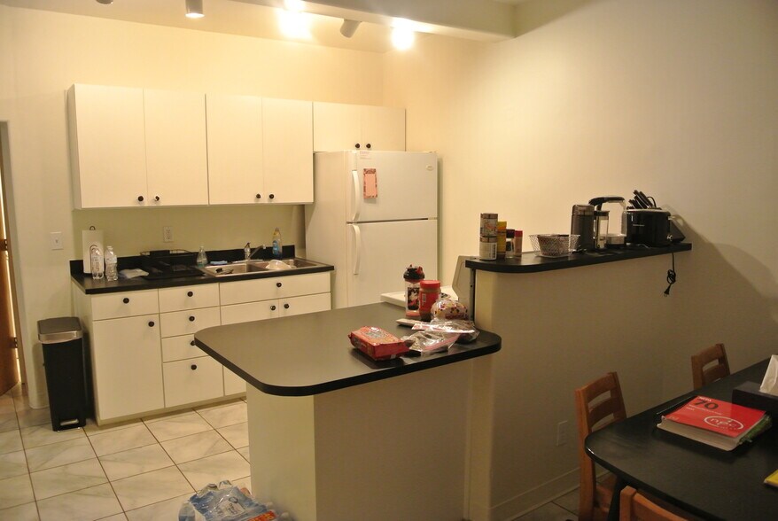 More Photos Of 127-131 N Grand Ave, Pullman General Retail For Sale