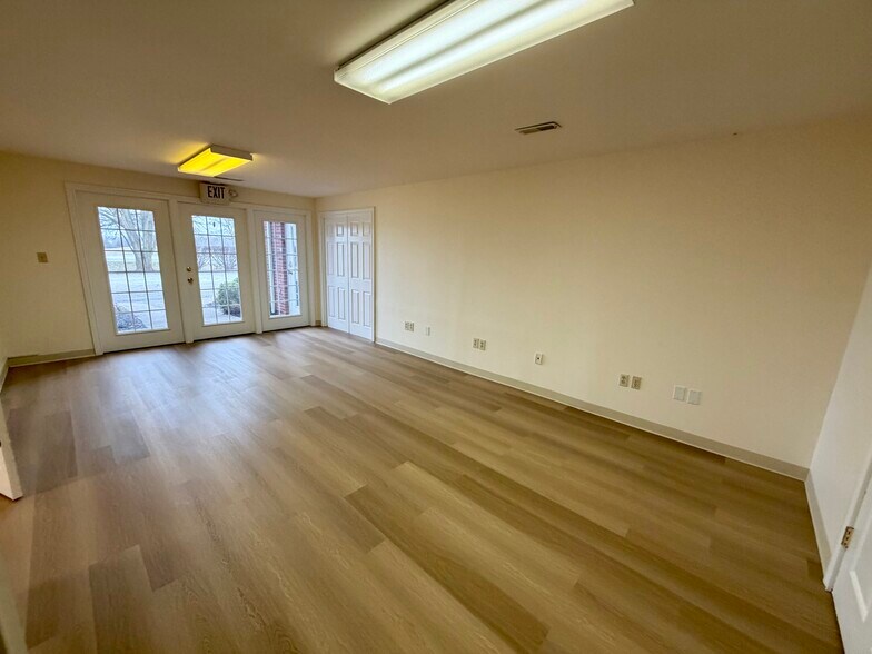 More Photos Of 102 Manor Ave, Bardstown Office For Lease