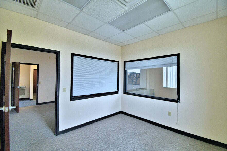 More Photos Of 43344 Highway 27, Davenport Coworking Space