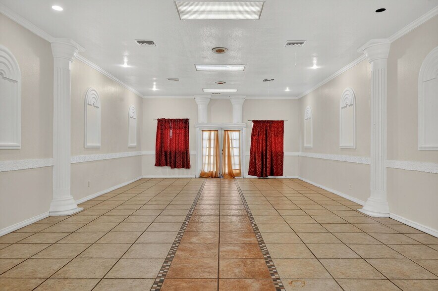 More Photos Of 400 N Hayes Ave, Oxnard Multifamily For Sale