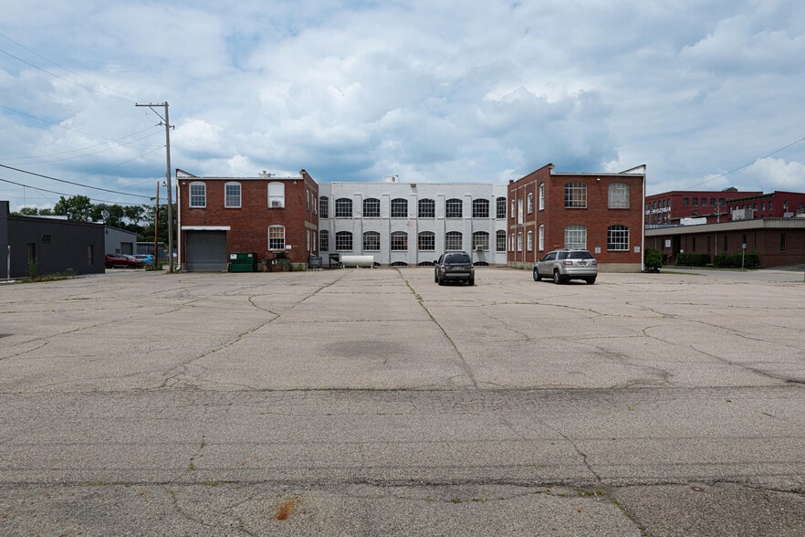 More Photos Of 1117 E 3rd St, Dayton Storefront Retail Office For Lease