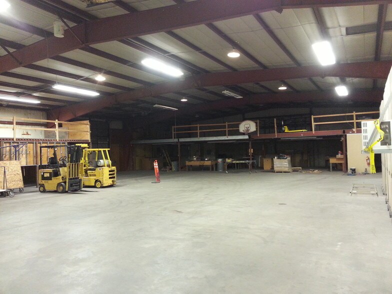 More Photos Of 3251 S Zuni St, Englewood Showroom For Sale