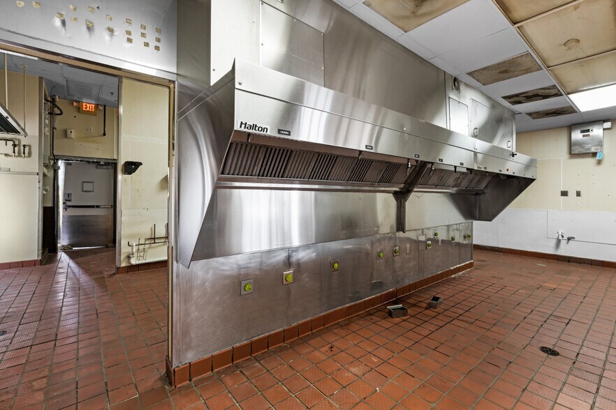 More Photos Of 1197 Lakes Blvd, Lake Park Fast Food For Lease
