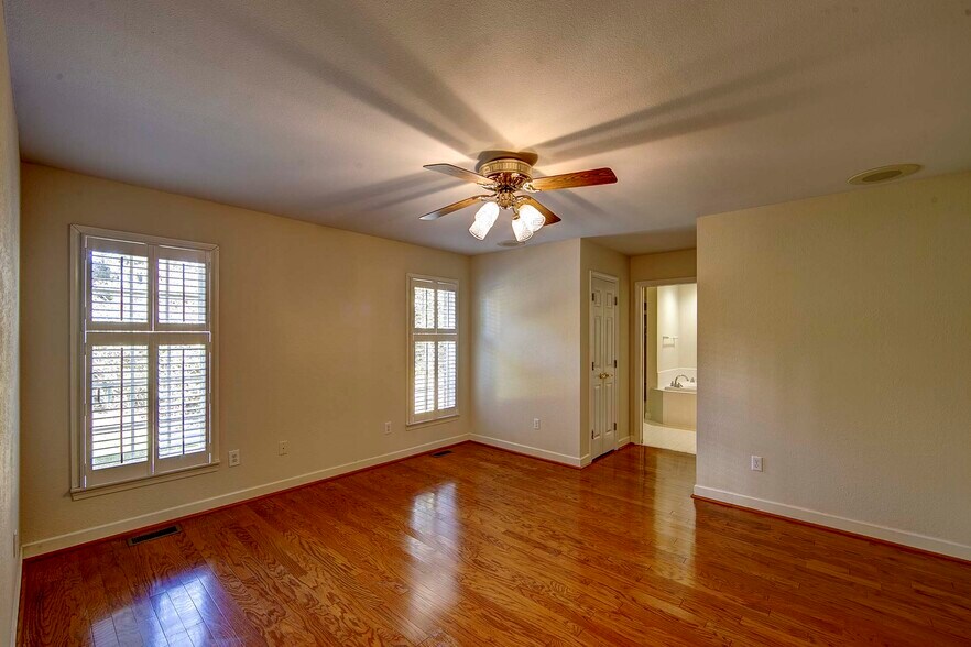 More Photos Of 113 Robert Bruce dr, Manteo Flex For Sale