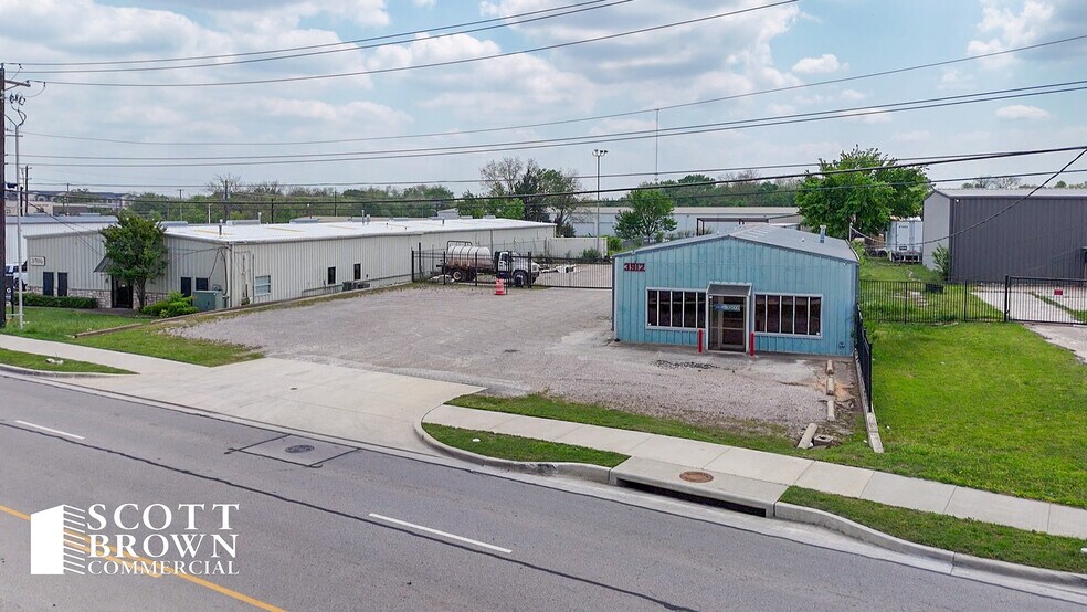 More Photos Of 3912 E McKinney St, Denton Warehouse For Lease