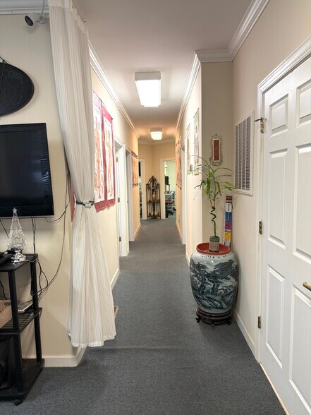 More Photos Of 5640 Six Forks Rd, Raleigh Office For Sale