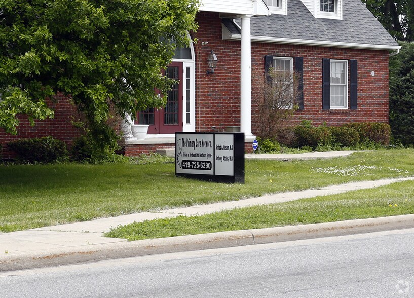 More Photos Of 1421 S Reynolds Rd, Toledo Office For Sale