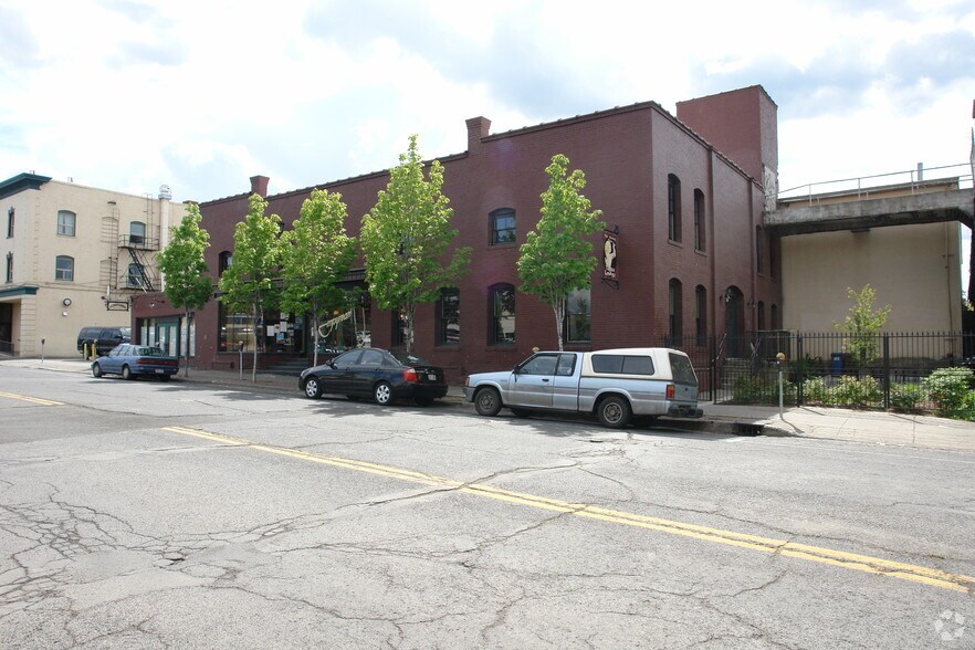 More Photos Of 154 S Madison St, Spokane Freestanding For Lease