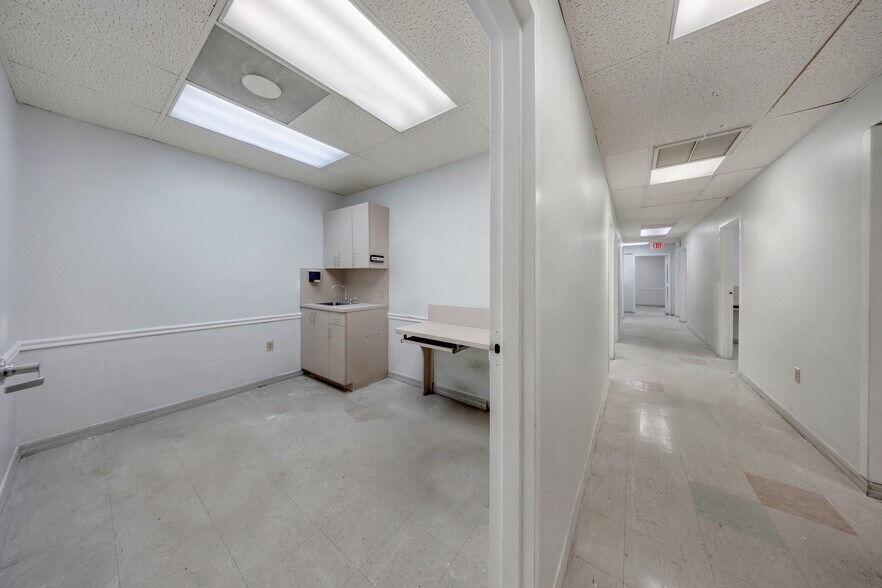 More Photos Of 2901 NW 17th Ave, Miami Office For Sale