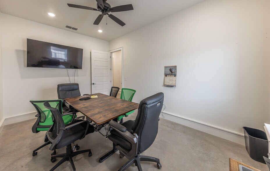 More Photos Of 9006 County Road 6820, Lubbock Warehouse For Lease