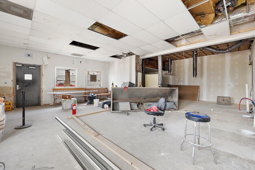 More Photos Of 11600 Kelly Rd, Detroit Freestanding For Sale