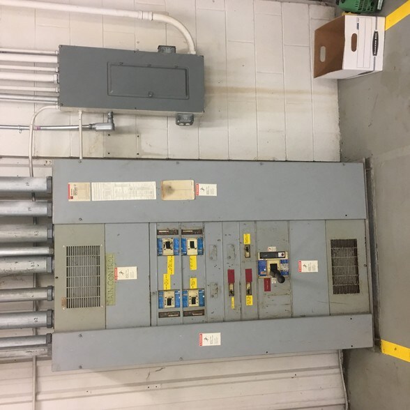 More Photos Of 917 Commerce Cir, Hanahan Warehouse For Sale