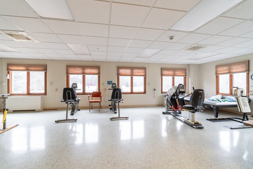 More Photos Of 25 Victory Noll Dr, Huntington Healthcare For Sale