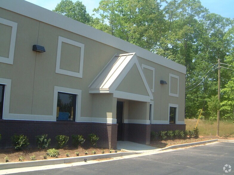 More Photos Of 3768 Peachtree Crest Dr, Duluth Warehouse For Lease