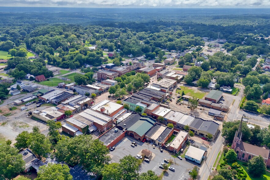 More Photos Of 110-112 Trinity St, Abbeville Storefront For Sale