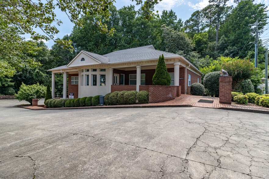 More Photos Of 1421 Ross Dr, Dalton Office For Sale