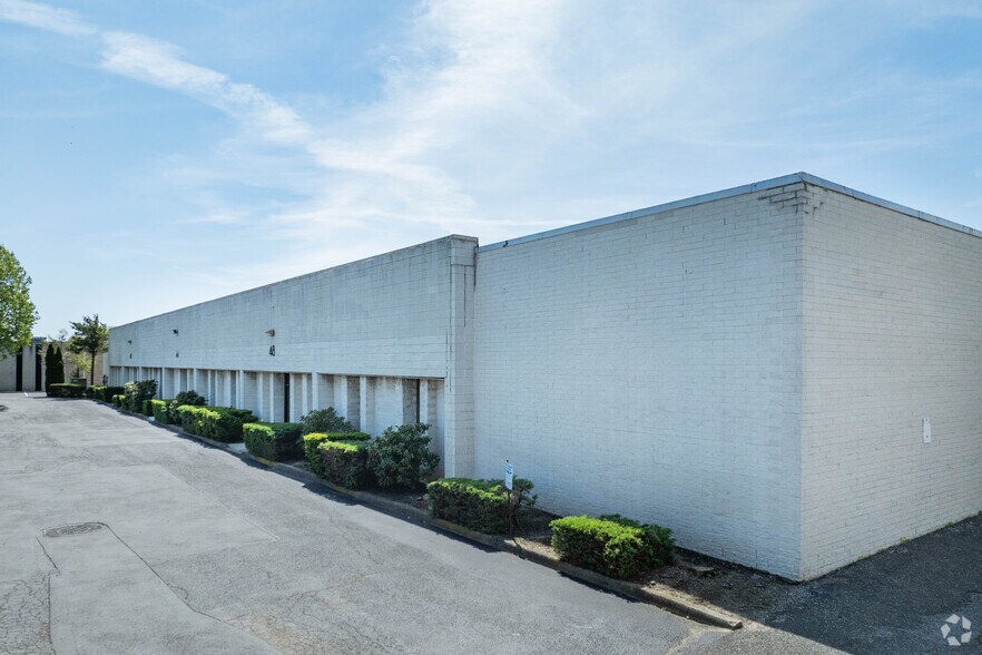 More Photos Of 40-48 Drexel Dr, Bay Shore Warehouse For Lease